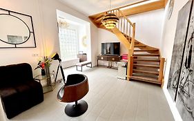 Duplex Apartment Ullstein- 4 Bedrooms, 2 Bathrooms, Living Room, 2 Parking Spaces, Boxspringbeds, Family & Business Apartment!